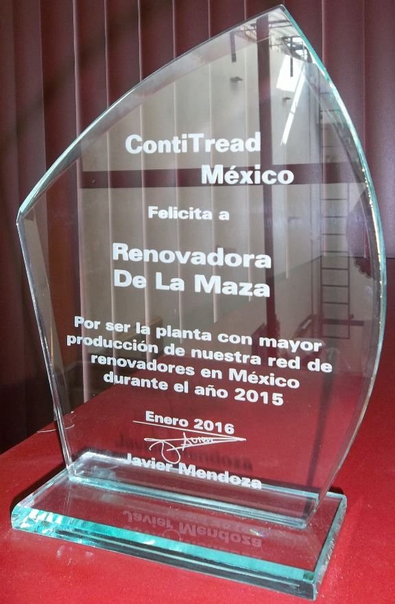 Reconocimientos en cristal esmerilado y biselado con base de cristal