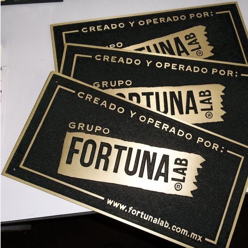 Placa fundida en bronce